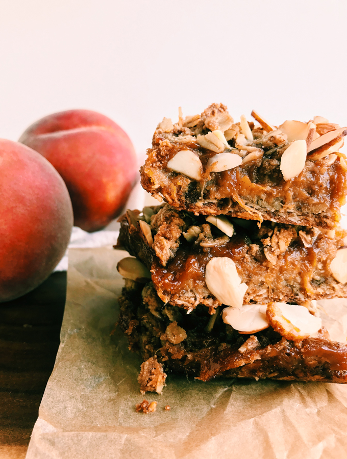 baked spiced peach crumble bars with almonds on top