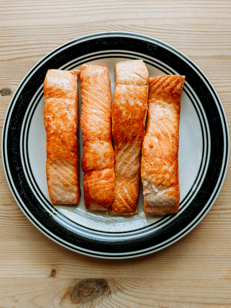 4 pieces of cooked salmon